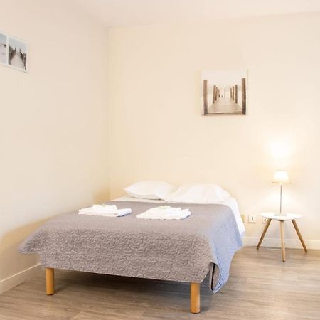 Le 12 Carnot - Serenite Assuree Dans Ce Grand Studio Apartment Poitiers Exterior foto